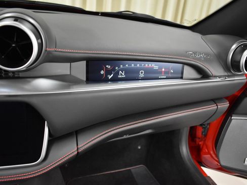 Used 2020 Ferrari Portofino RWD image 17