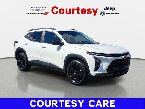 Used 2025 Chevrolet Trax ACTIV w/ Sunroof Package FWD image 1