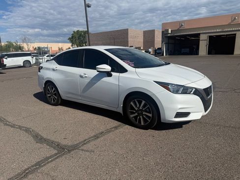 Certified 2021 Nissan Versa SV FWD image 3