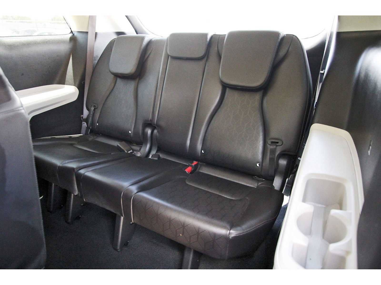 Used 2024 Kia Carnival EX FWD image 13
