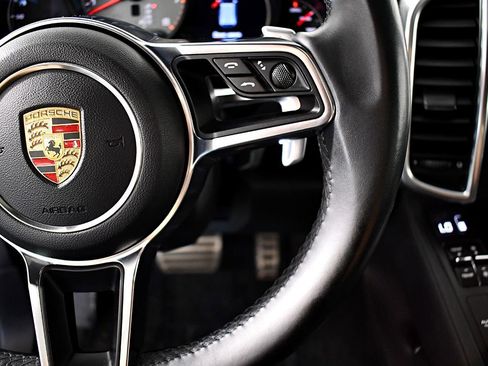 Used 2015 Porsche Cayenne S image 27
