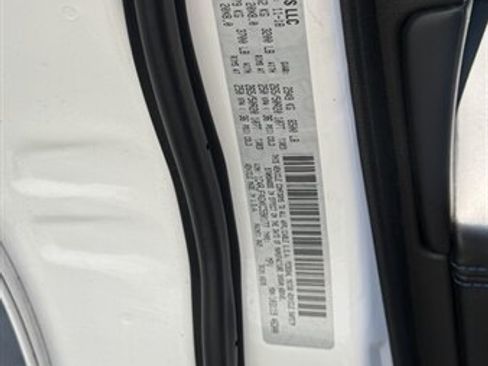 Used 2019 Jeep Grand Cherokee Laredo AWD/4WD image 28