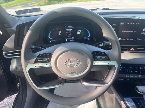 Certified 2025 Hyundai Elantra Hybrid FWD image 18