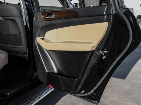 Used 2019 Mercedes-Benz GLS 450 4MATIC image 46