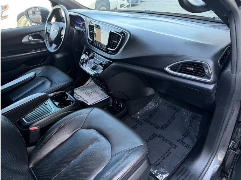 Used 2019 Chrysler Pacifica Touring-L Plus w/ Advanced Safetytec Group FWD image 36