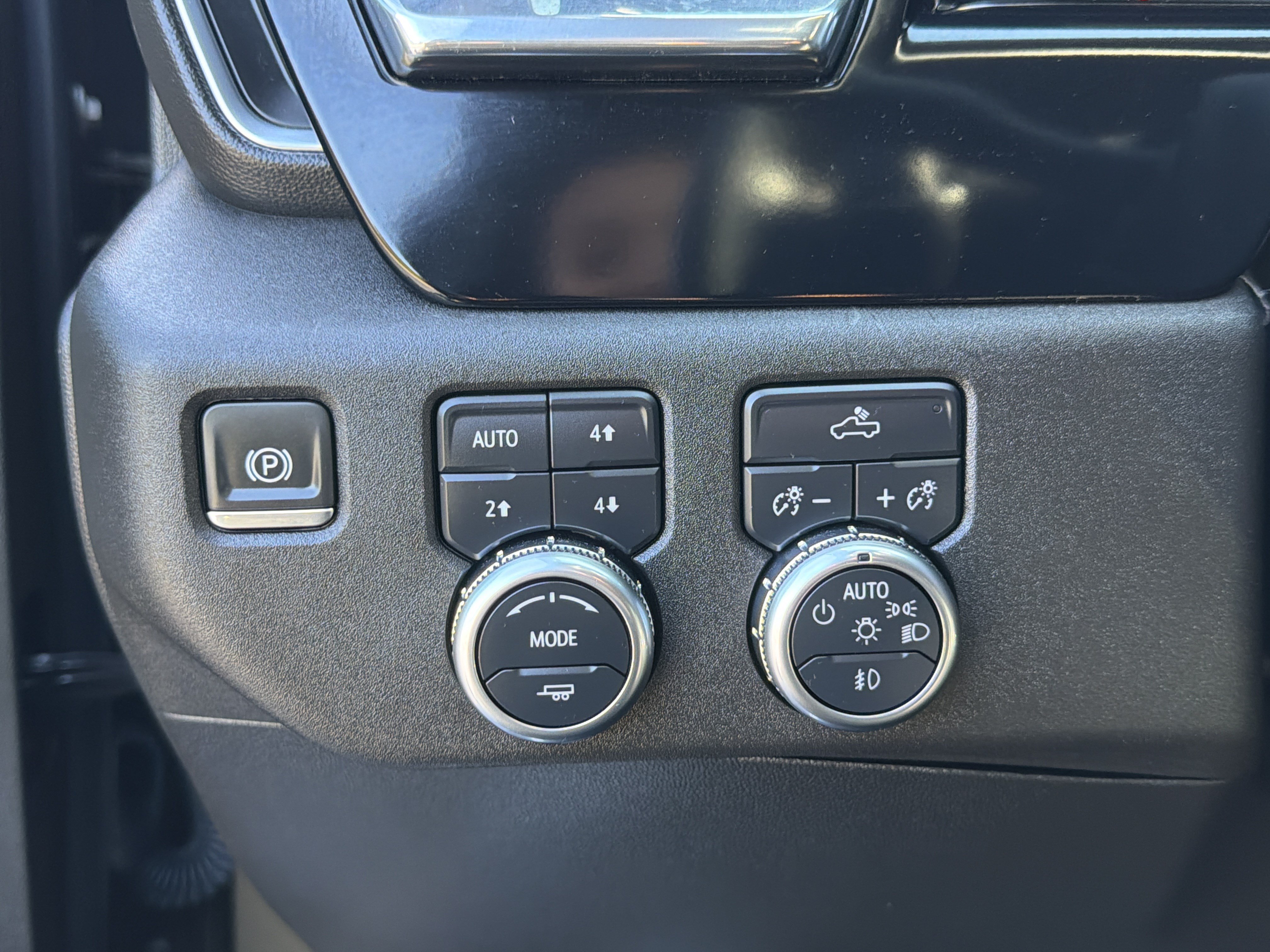 Used 2024 GMC Sierra 1500 Elevation w/ LPO, Elevation Black Package AWD/4WD image 28