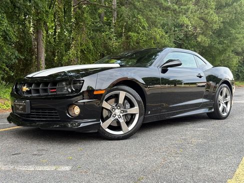 Used 2010 Chevrolet Camaro SS RWD image 2