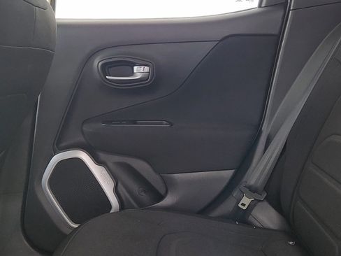 Used 2019 Jeep Renegade Latitude w/ Popular Equipment Group image 16