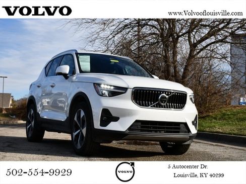 Certified 2025 Volvo XC40 B5 Plus image 1