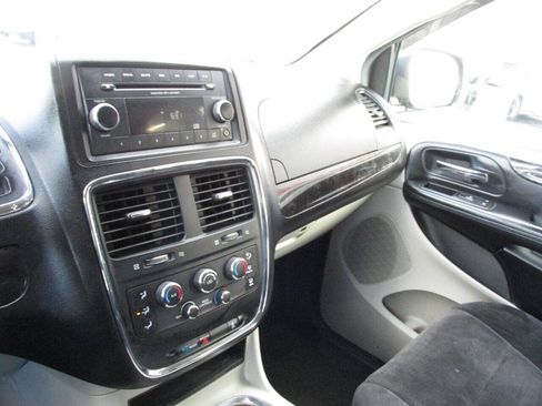 Used 2013 Dodge Grand Caravan SXT FWD image 51