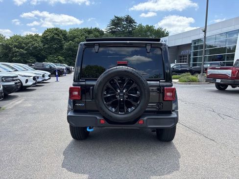 Used 2024 Jeep Wrangler Unlimited Sahara w/ Technology Group AWD/4WD image 6
