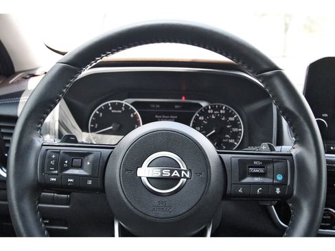 Used 2023 Nissan Rogue SL w/ SL Premium Package image 16