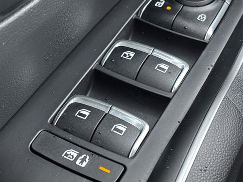 Certified 2025 Kia Sorento LX image 28