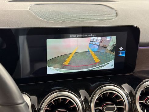 Used 2022 Mercedes-Benz GLB 250 4MATIC image 19