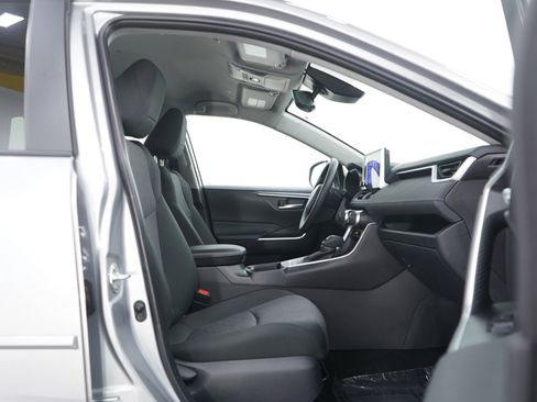 Used 2025 Toyota RAV4 XLE image 10