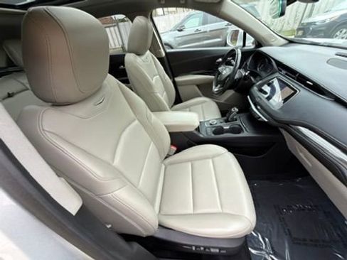 Used 2019 Cadillac XT4 Luxury w/ Cold Weather Package AWD/4WD image 30