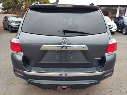 Used 2012 Toyota Highlander SE w/ Tow Pkg image 5