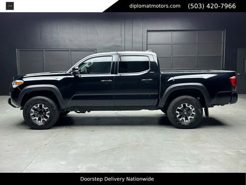 Used 2021 Toyota Tacoma SR5 w/ Trail Edition image 3