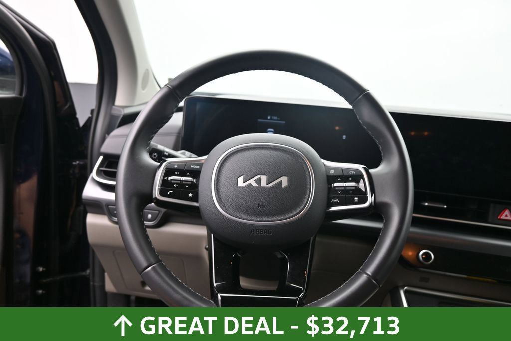Used 2026 Kia Carnival FWD image 19