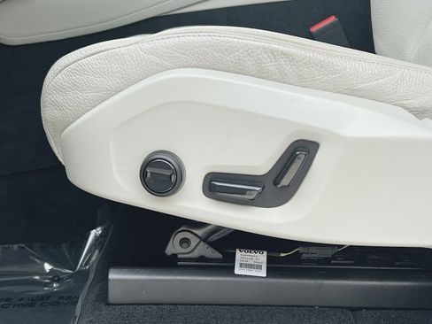 Used 2023 Volvo XC90 B5 Plus w/ Protection Package Premier image 14