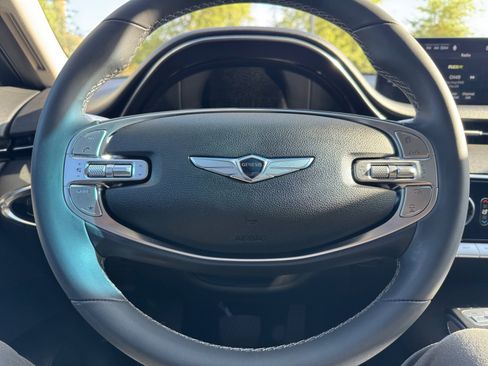 Used 2023 Genesis GV70 2.5T w/ Select Package image 9