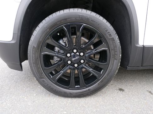 Used 2023 GMC Acadia SLT w/ Elevation Edition image 13