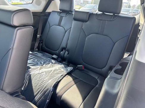 New 2025 Honda Pilot Touring image 9