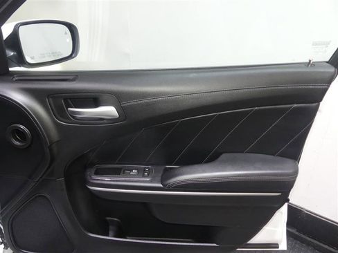 Used 2019 Dodge Charger Scat Pack w/ Dynamics Package RWD image 19