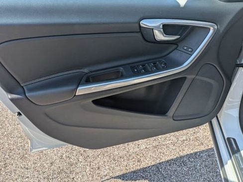 Used 2018 Volvo S60 T5 Dynamic w/ Vision Package image 25