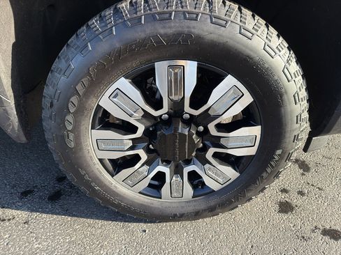 Used 2025 GMC Sierra 2500 Denali w/ Denali Reserve Package image 9