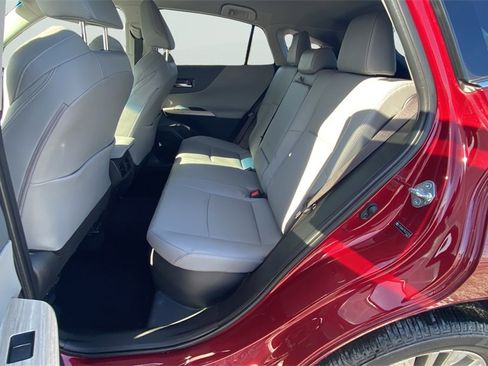 Used 2021 Toyota Venza XLE image 31