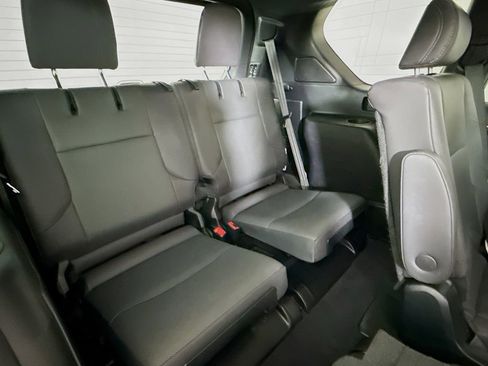 Used 2022 Lexus GX 460 Premium w/ Accessory Package image 31