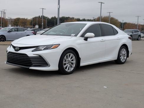 Used 2024 Toyota Camry LE w/ Convenience Package image 9