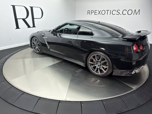Used 2015 Nissan GT-R Premium AWD/4WD image 7