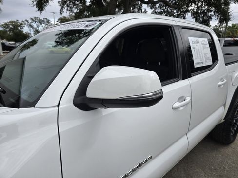 Used 2018 Toyota Tacoma TRD Off-Road image 11