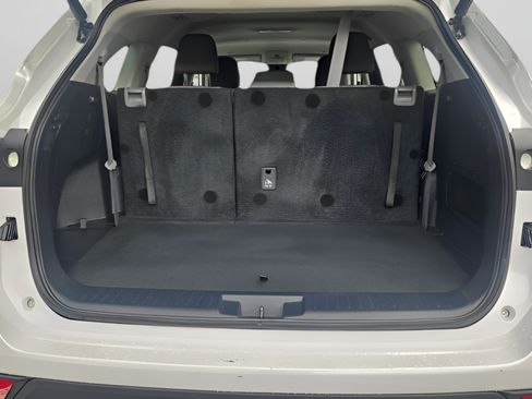 Used 2023 Toyota Highlander LE AWD/4WD image 26