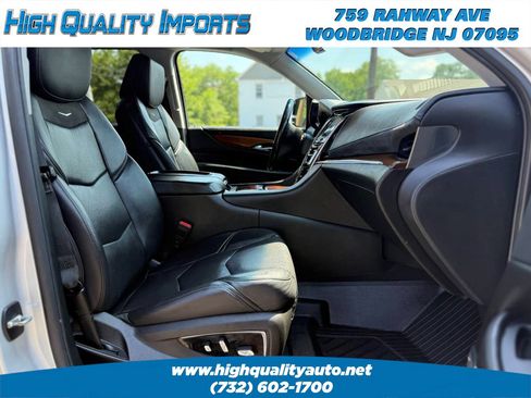 Used 2018 Cadillac Escalade Luxury AWD/4WD image 26