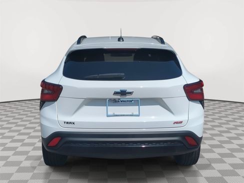 Used 2024 Chevrolet Trax RS w/ Sunroof Package FWD image 11