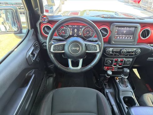 Used 2021 Jeep Gladiator Rubicon AWD/4WD image 16