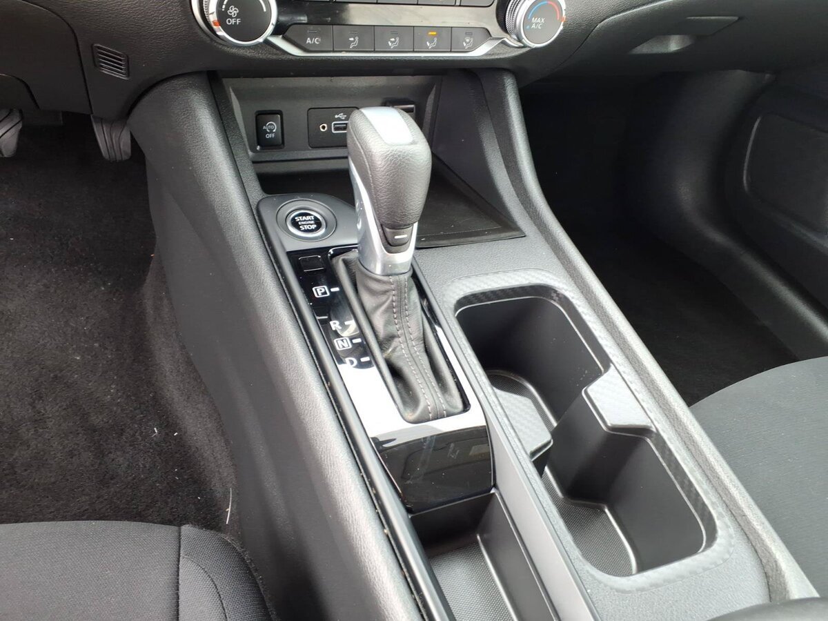 Used 2025 Nissan Sentra S FWD image 11