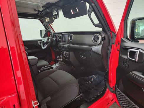 Used 2023 Jeep Wrangler Unlimited Sahara AWD/4WD image 31