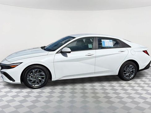 Used 2024 Hyundai Elantra SEL FWD image 8