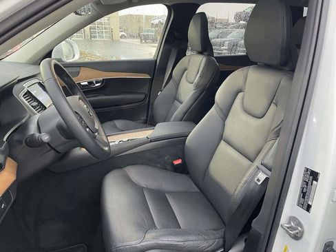 Used 2025 Volvo XC90 B5 Plus image 8