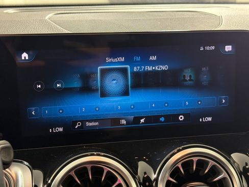 Used 2022 Mercedes-Benz GLB 250 w/ Premium Package Lite image 17