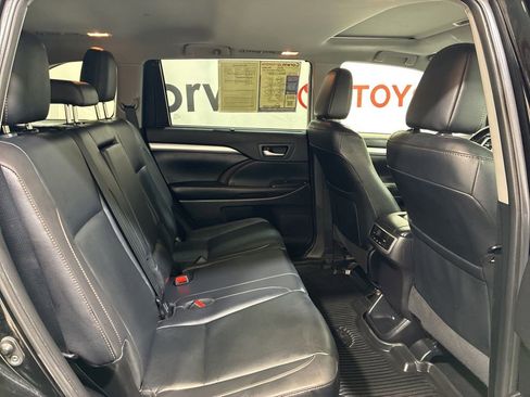 Used 2019 Toyota Highlander XLE w/ Protection Package #3 AWD/4WD image 14