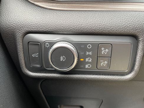 Used 2021 Ford Explorer Limited w/ Equipment Group 301A AWD/4WD image 19