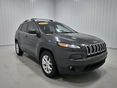 Used 2015 Jeep Cherokee Latitude w/ Cold Weather Group AWD/4WD image 3