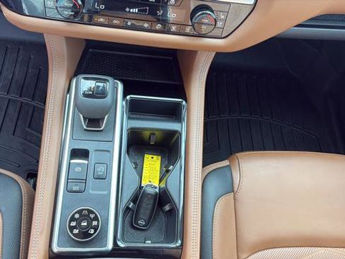 Certified 2025 Nissan Pathfinder Platinum AWD/4WD image 27