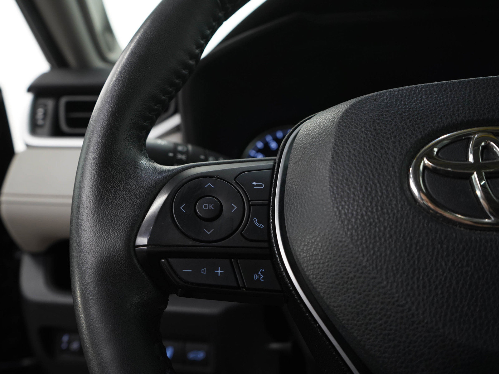 Used 2021 Toyota RAV4 XLE Premium AWD/4WD image 28