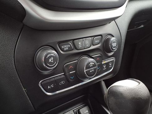 Used 2015 Jeep Cherokee Trailhawk w/ Comfort/Convenience Group image 9